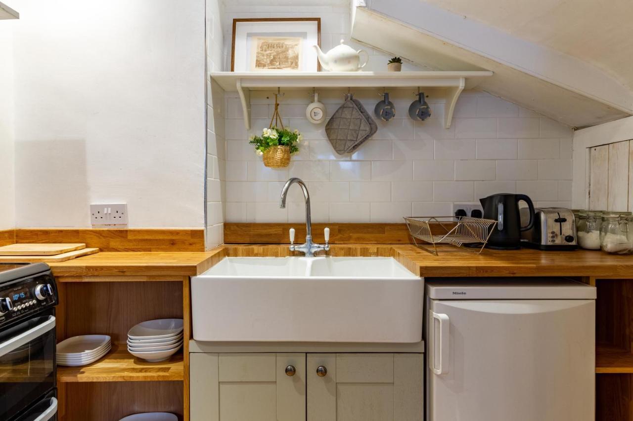 The Shoe Box Cottage With Allocated Parking Malmesbury Luaran gambar
