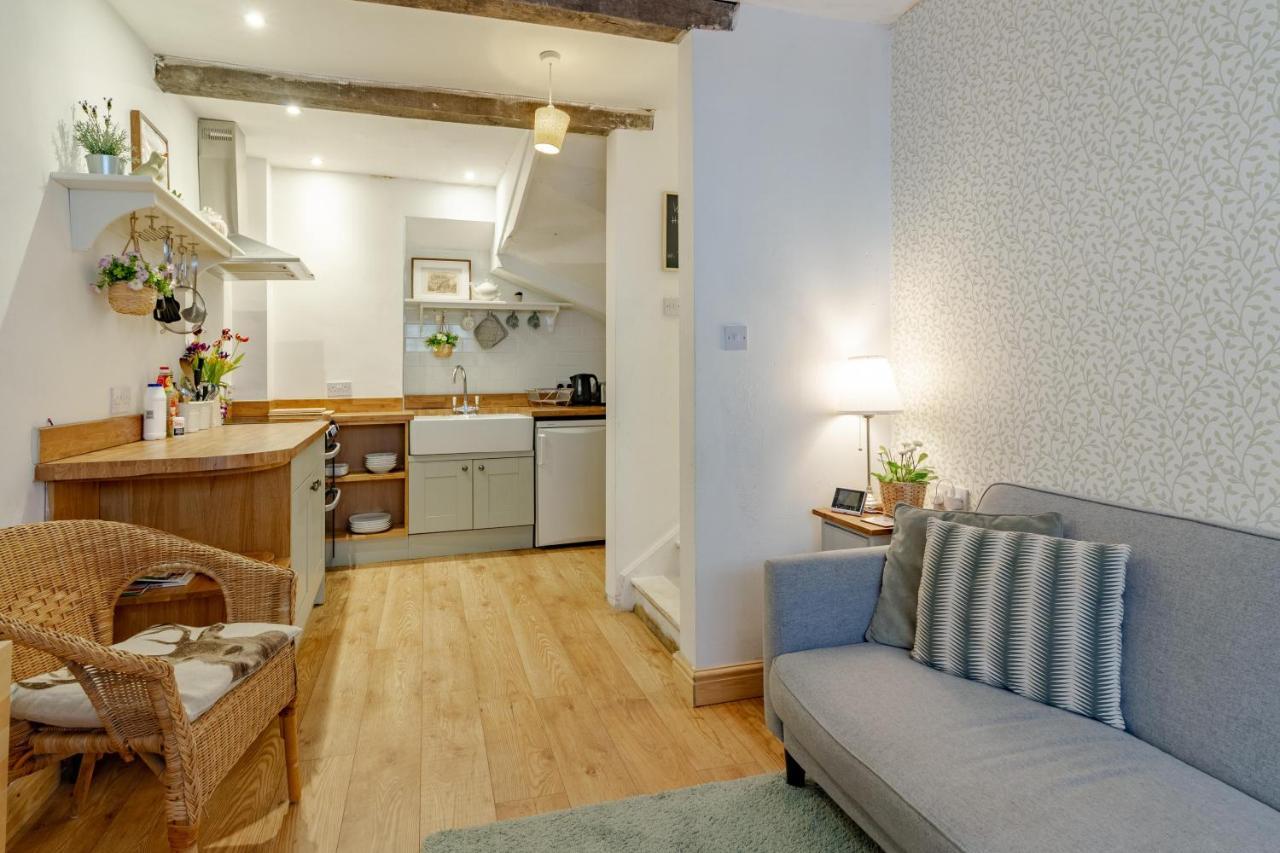 The Shoe Box Cottage With Allocated Parking Malmesbury Luaran gambar