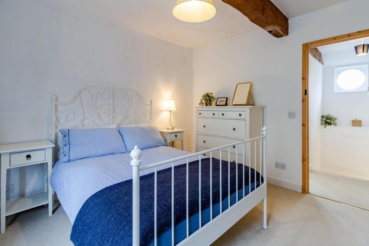 The Shoe Box Cottage With Allocated Parking Malmesbury Luaran gambar